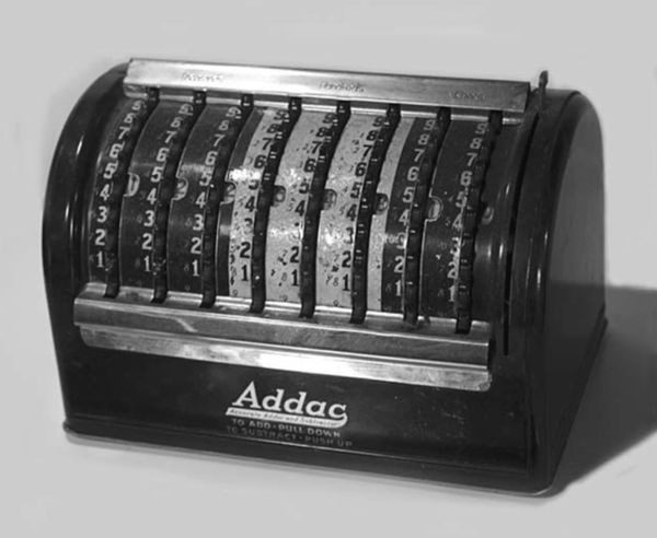 A black and white photo of an old style calculator.