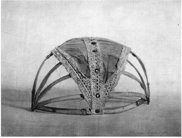 A black and white photo of an old hat.