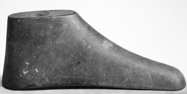 Shimon Okshteyn: Shoe Last, 1995